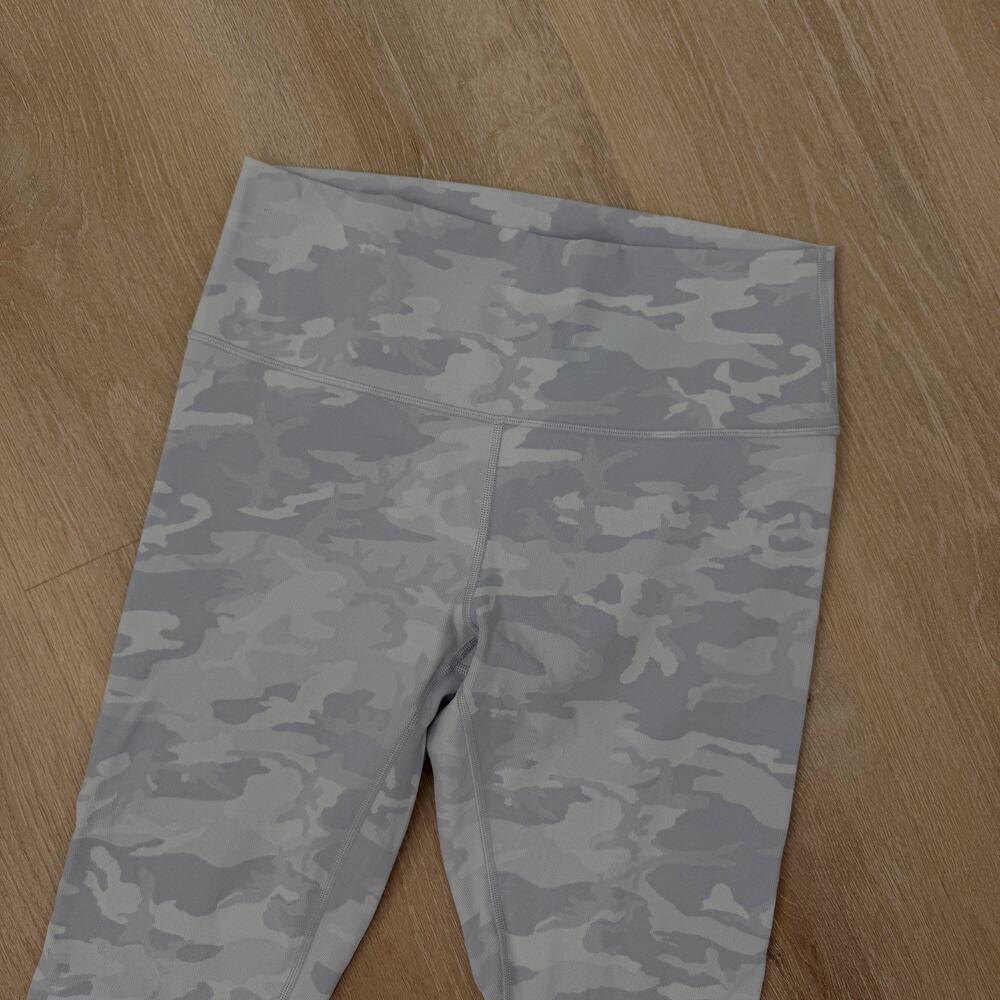 Women’s Lululemon Wunder Under Leggings White Camouflage Print Size 12 - Picture 2 of 8